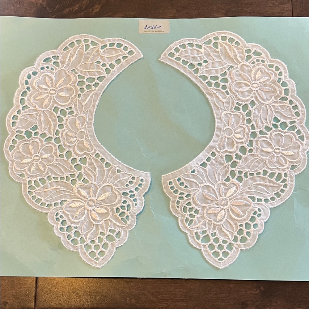 White Lace Floral Collar
